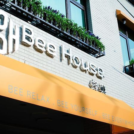 Bee House By Cosmos Creation - Taipei Main Station Hotell Exteriör bild