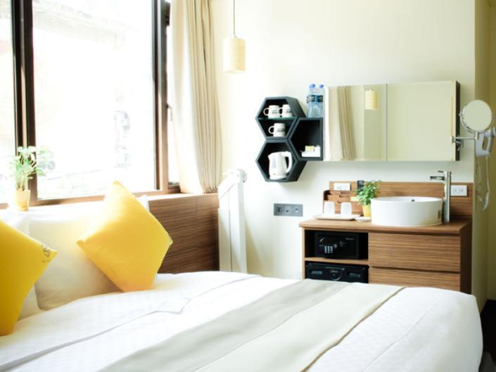 Bee House By Cosmos Creation - Taipei Main Station Hotell Exteriör bild