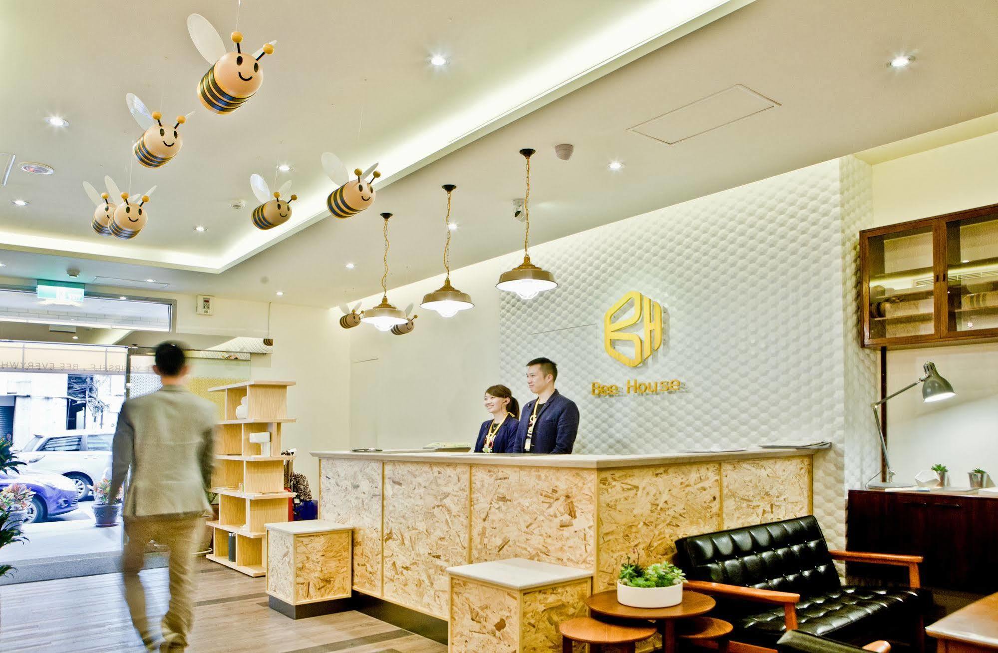 Bee House By Cosmos Creation - Taipei Main Station Hotell Exteriör bild