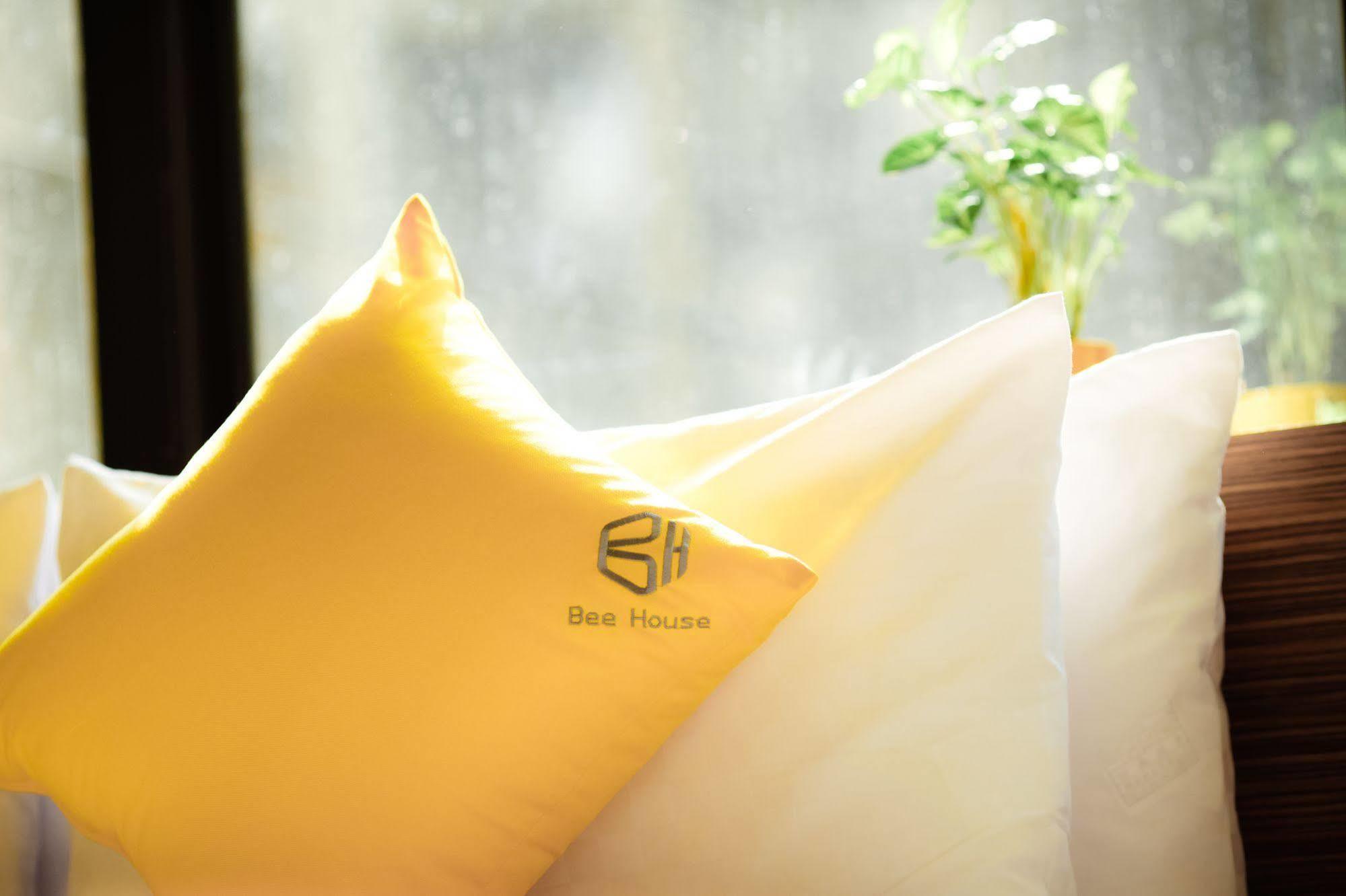 Bee House By Cosmos Creation - Taipei Main Station Hotell Exteriör bild