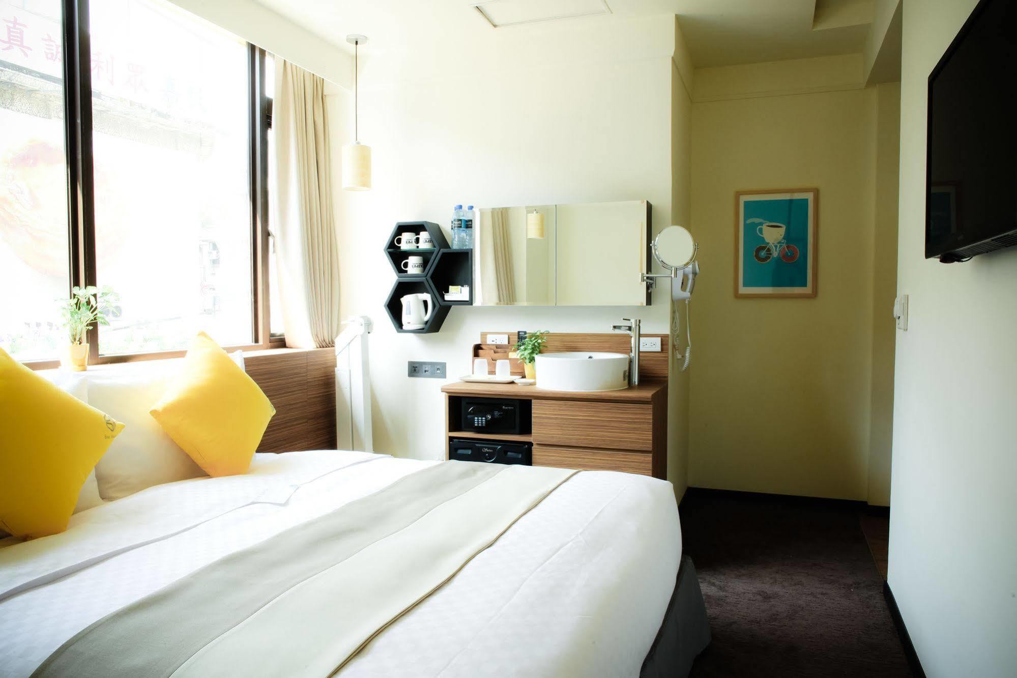 Bee House By Cosmos Creation - Taipei Main Station Hotell Exteriör bild